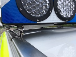 Kit de montage Rampe Lumineuse/Arrow6 sur Volvo V9